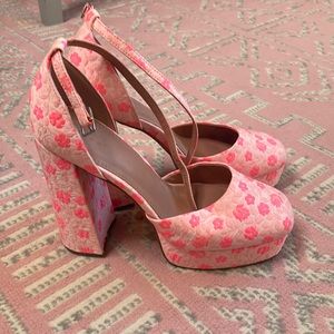 Pink platform heels. Flowers